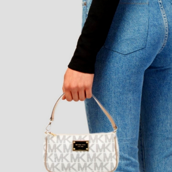 Michael Kors Shoulder Bag with Signature Monogram Leather - Picture 7 of 7